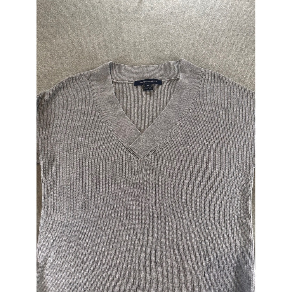French Connection Grey Ribbed VNeck Sweater White Floral Applique Mesh Sleeve XS